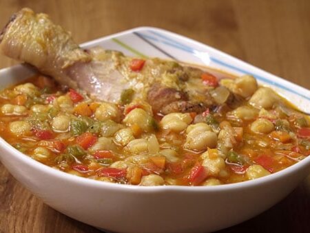 Receta de un Guisado de pollo con garbanzos