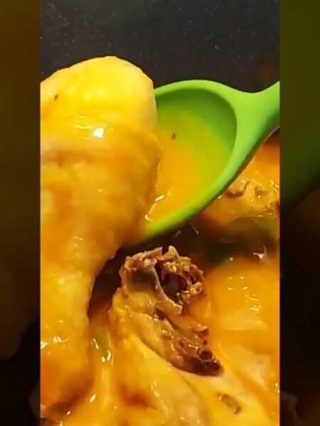 El pollo guisado! La receta del guiso con una salsa para mojar pan!