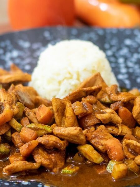 FACILISIMA RECETA para un GUISO de POLLO Y VERDURAS EN SALSA DE CHILE PASILLA