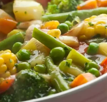 Guisados Vegetarianos: como preparar Estofado de verduras y legumbres: una receta vegana sencilla y nutritiva.