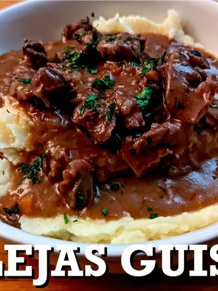 MOLLEJAS DE POLLO GUISADAS CON PURÉ DE PAPAS