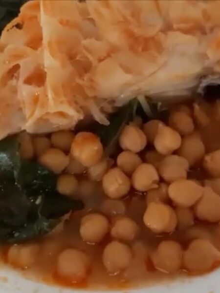 Potaje de garbanzos con acelgas y bacalao