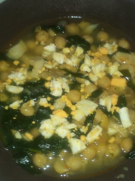 Potaje de garbanzos con balacalao, semana Santa