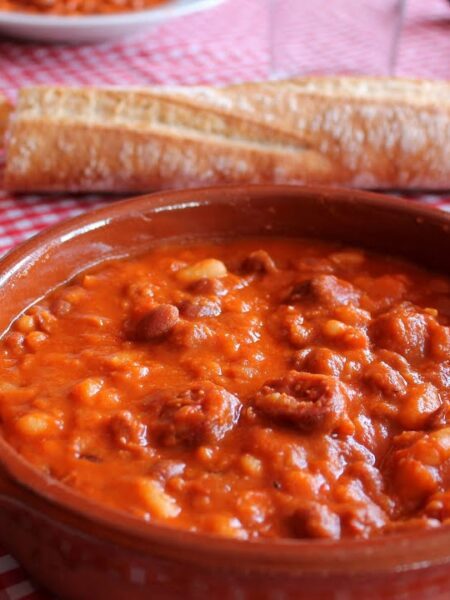 Potaje de habichuelas blancas y pintas con chorizo / Red and white beans stew