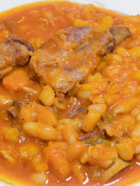 Potaje de alubias blancas con costillas de cerdo ibérico