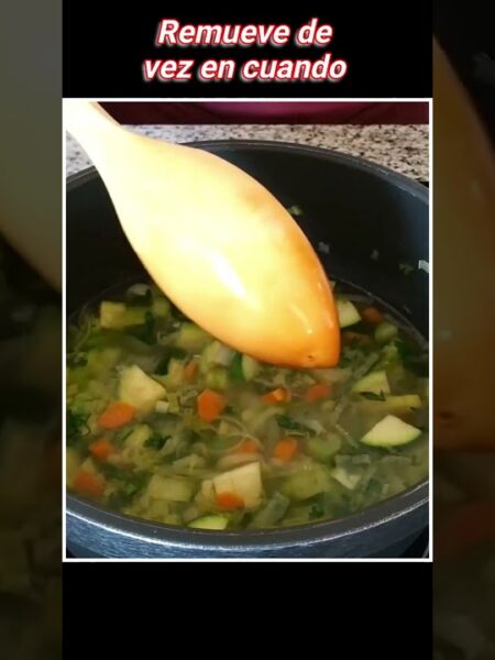 En 10 minutos: Sopa De Alubias Con Calabacín #recetas #sopa #recetadecuchara