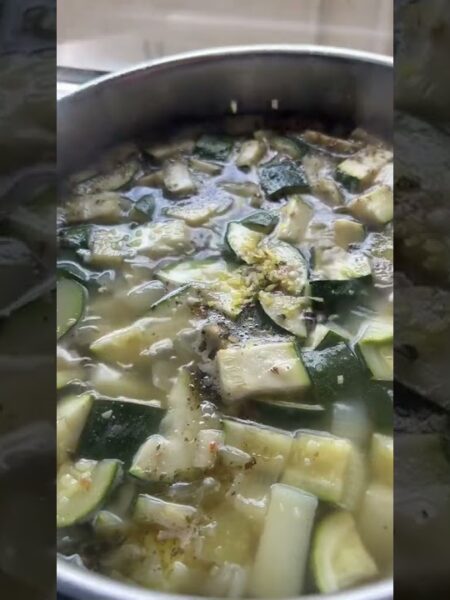 Is this the perfect spring soup?! #zucchini & #greenpeas! #easyrecipes #dairyfree #shorts_video