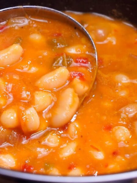 ¡Es tan delicioso que lo cocino todos los días! La receta fabulosa de alubias blancas con verduras