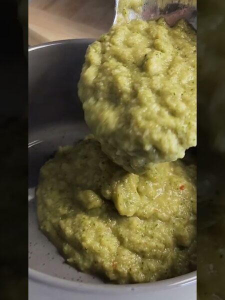 Broccoli and cauliflower have never tasted so good - give our soup a try! / Supe me brokoli