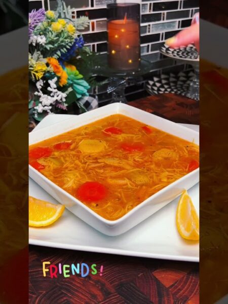 Receta de sopa de pollo con un ingrediente especial muy pronto en el canal ￼ #food