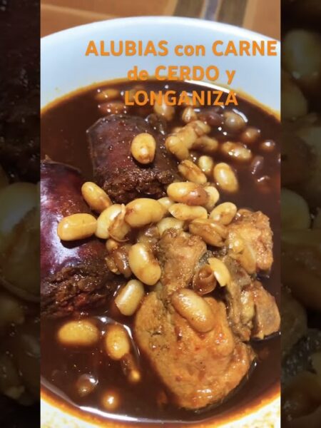 Guisados de Carne: Alubias con carne de cerdo y longaniza: un guiso delicioso