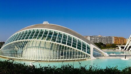 Guiso de patatas con bacalao y huevo al estilo tradicional