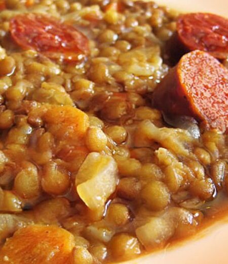 Delicia de lentejas con chorizo y pimientos asados