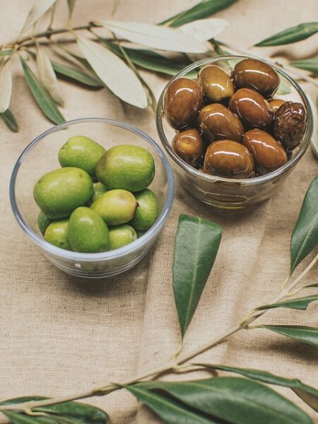 Delicioso guiso de atún con aceitunas