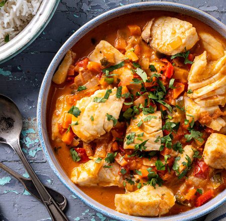 Estofado de bacalao con tomate y aceitunas