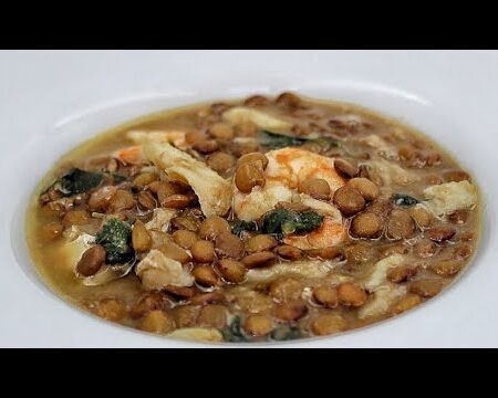 Recetas de potajes: Potaje de Semana Santa con lentejas, bacalao y gambas.