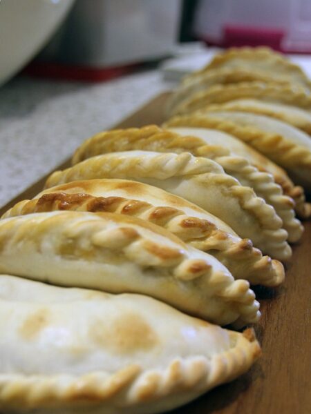 Empanadas de atún al estilo criollo