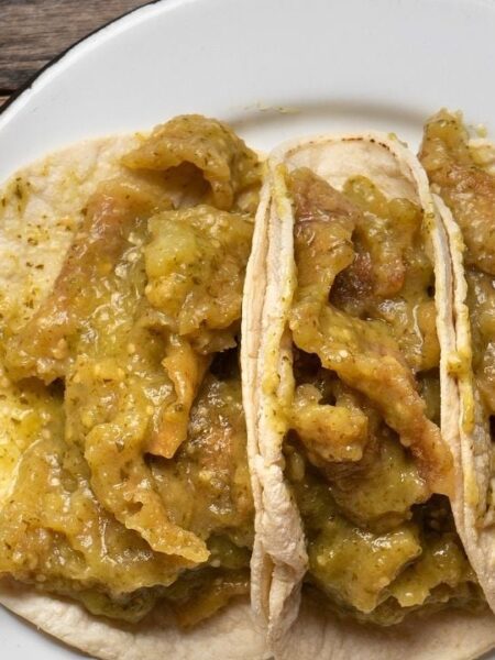 Tacos Acorazados de Chicharrón en Salsa Verde