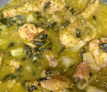 chayote con pollo en salsa verde