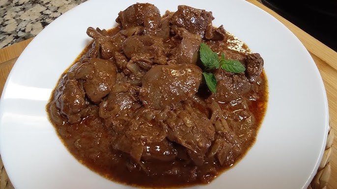 Corazones de pollo en salsa de tomate