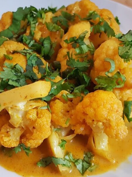 Potaje de coliflor con curry y leche de coco