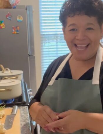 Coliflor Guisado con Chicharrones Fritos!