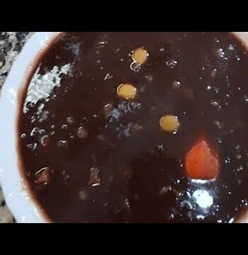 Potaje de alubias casero con carne y tocino