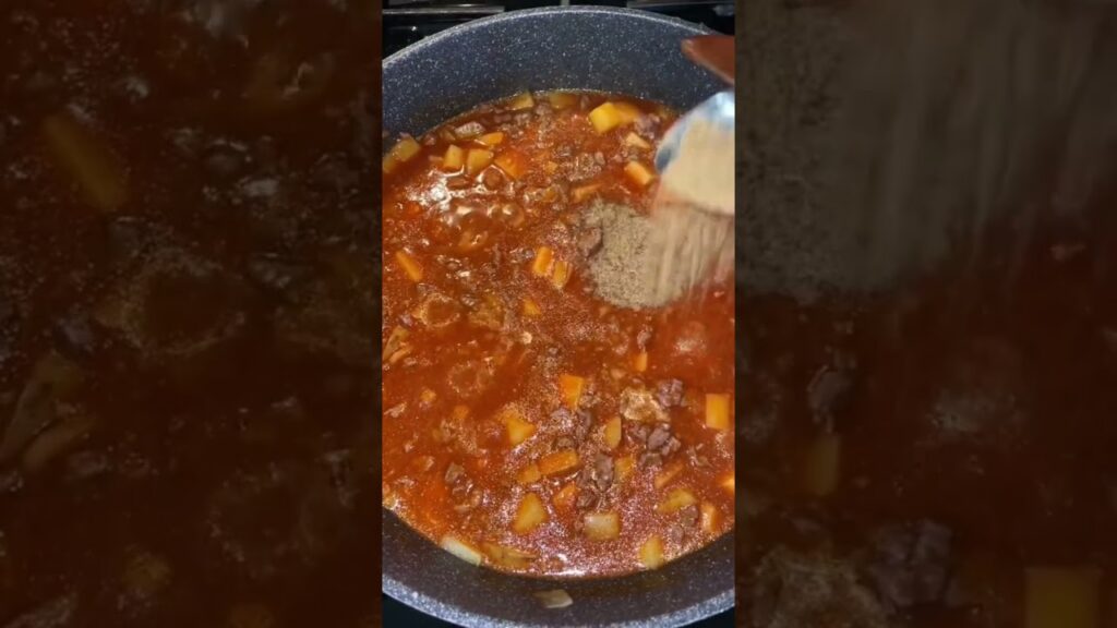 Carne con Papas en Chile Colorado #mexicanrecipes #recetasfaciles #recetasmexicanas #guisados