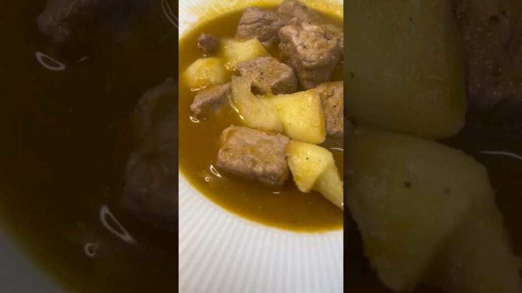 Carne guisada con patatas al estilo casero