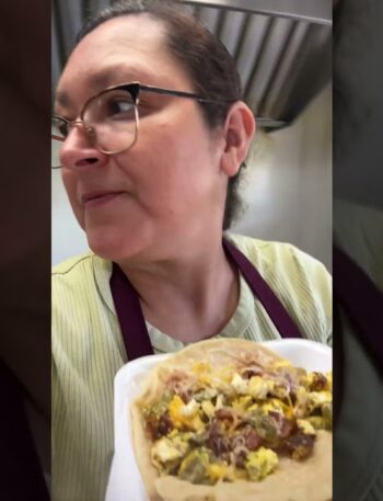 ¡Deliciosos tacos de nopales y carne mexicanos! ¡Listo en 15 minutos! 10 Desayunando unos tacos de nopales?