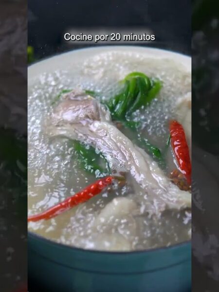 El cordero guisado es tierno y delicioso, así que ven y pruébalo