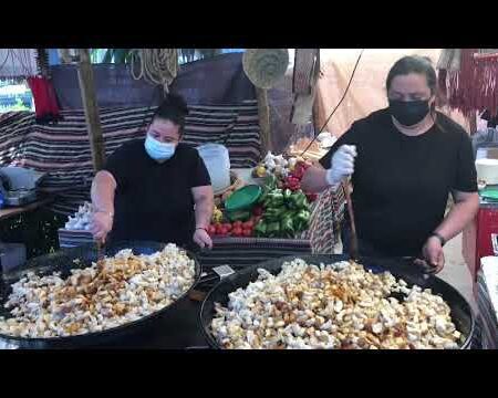 Experiencia, clave para preparar el potaje de tagarninas y las migas