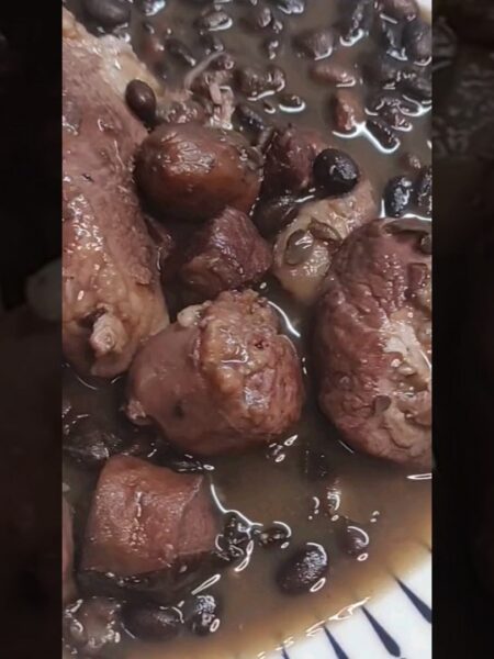 Feijoada brasileña. #feijoada #cocinafacil #cocinando #receta #cocinacasera #recetasfaciles #porotos