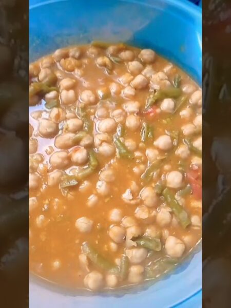 Potaje con pringá sevillano casero, el de toda la vida