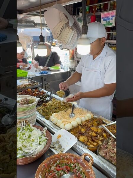 Probando tacos de guisado en puesto callejero de la CDMX #tacos #guisados #foodie #parati