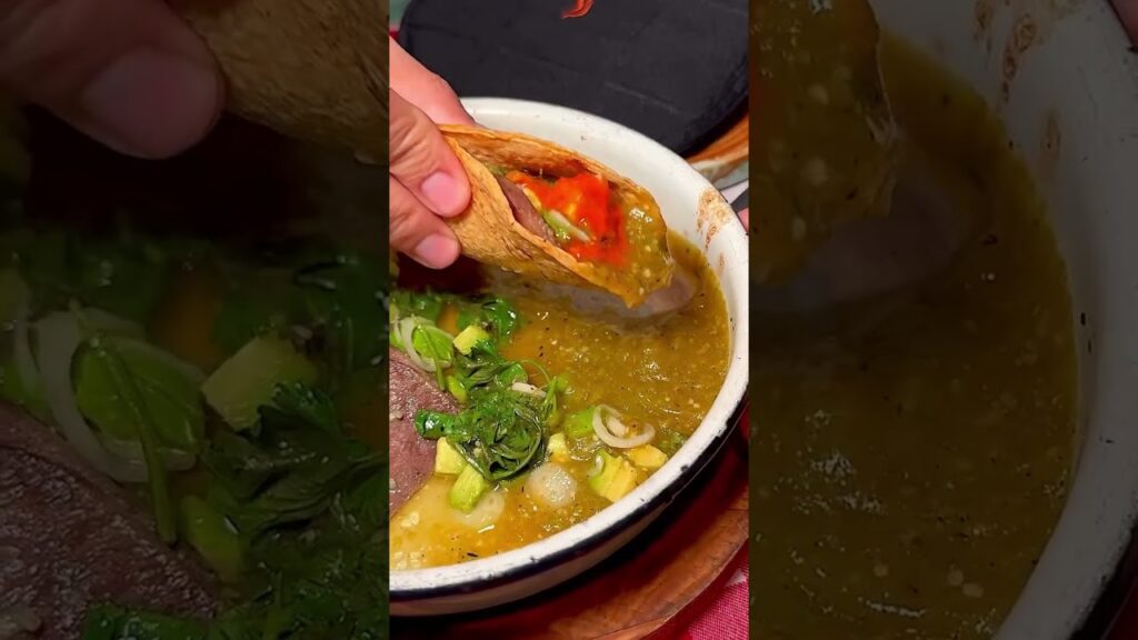 Tacos de lengua guisada a la mexicana