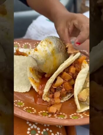 tacos de guisado #video #videoviral #tiktok #food #foodie #comida #music #viralvideo #shorts #short