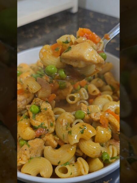 Guisados económicos: Guiso de fideos con pollo casero en un santiamén