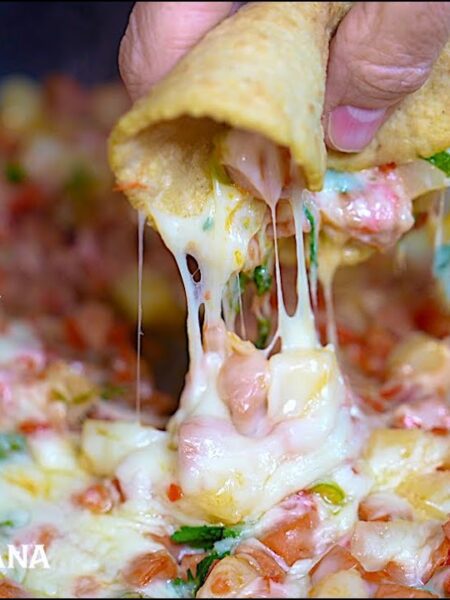 Salchichas a la Mexicana con Papas y Queso