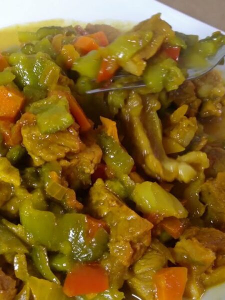 Como hacer pepino guisado con carne  /  Receta fácil