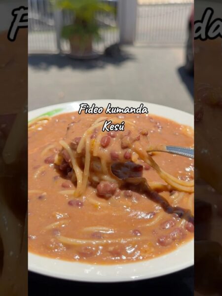 Fideos kumanda con salsa kesú: un guiso fácil y delicioso