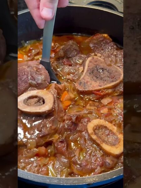 Guisado de carne de ternera tierno y sabroso: ¡una delicia italiana!