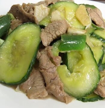 Pepino salteado con carne