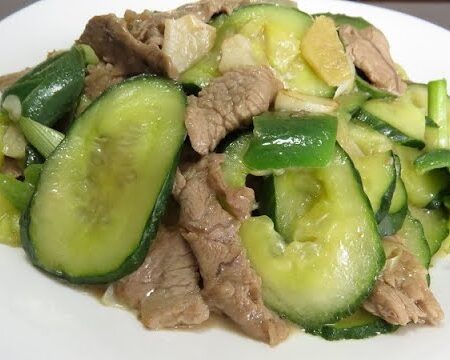 Pepino salteado con carne