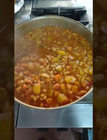 Alubias blancas estofadas con verduras